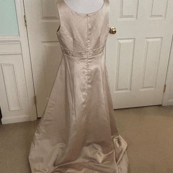 Beautiful taupe formal gown - Picture 1 of 5